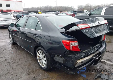 2013 Toyota Camry Xle z USA, uszkodzony, nr VIN 4T4BF1FK4DR298512